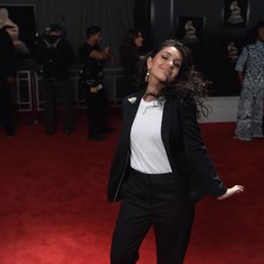 Alessia Cara - 2018 Grammys E! Glambot - E! Online